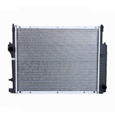 Un buen precio. 17111728908 Piezas de repuesto de automóviles personalizadas Radiador de aluminio con soldadura para BMW 325 SERIES 2.5 en línea