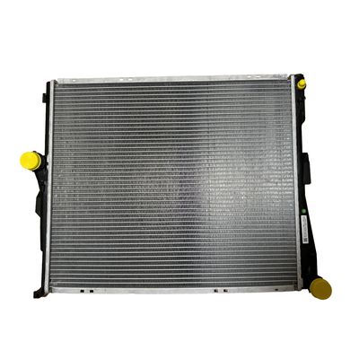Un buen precio. BMW X3 E83 03-10 Auto Parts Sistema de enfriamiento de automóviles Radiador de aluminio con tanque de agua de plástico en línea