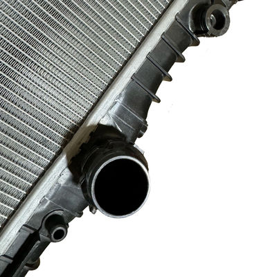 Un buen precio. Radiador de aleación de aluminio de plástico para BMW G30 G31 G32 G11 G12 en línea