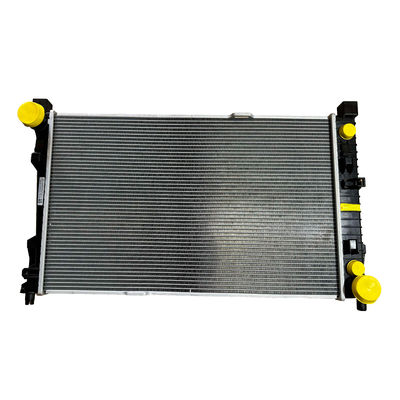 Un buen precio. 2002-2004 Año Repuestos de automóviles Radiador de aluminio para Mercedes-Benz W203 A209 C209 3513408 en línea