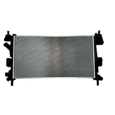 Un buen precio. Reemplace/repare su Ford Focus D2 F1 con nuestro radiador de aluminio y tanque de agua de plástico en línea