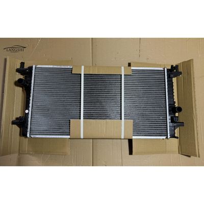 Un buen precio. 10122633 Repuestos para automóviles Radiador de aluminio para MG 6 y ROEWE RX5 Sistema de enfriamiento de automóviles en línea