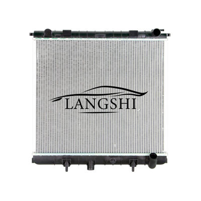 Un buen precio. 1994-2002 Año Land Rover RANGE ROVER II P38A Auto piezas de repuesto Radiador de aluminio AU2173 en línea